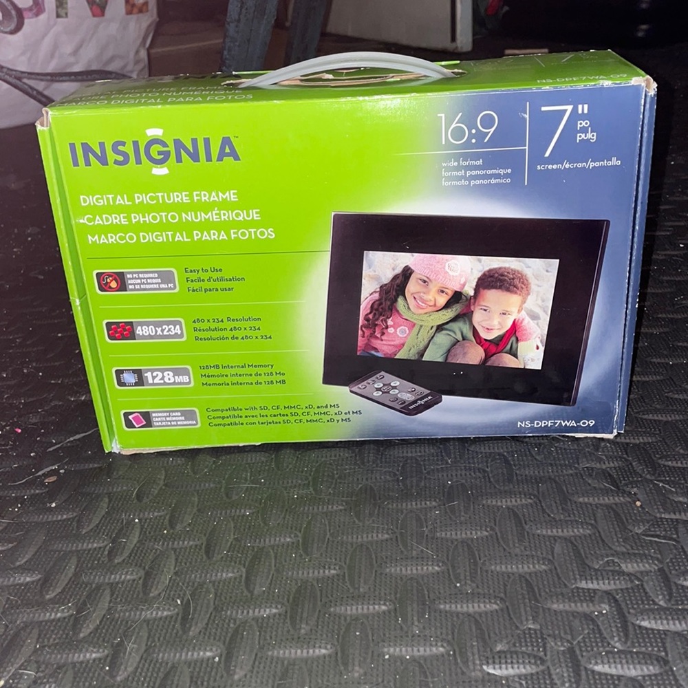 Insignia digital picture frame never opened